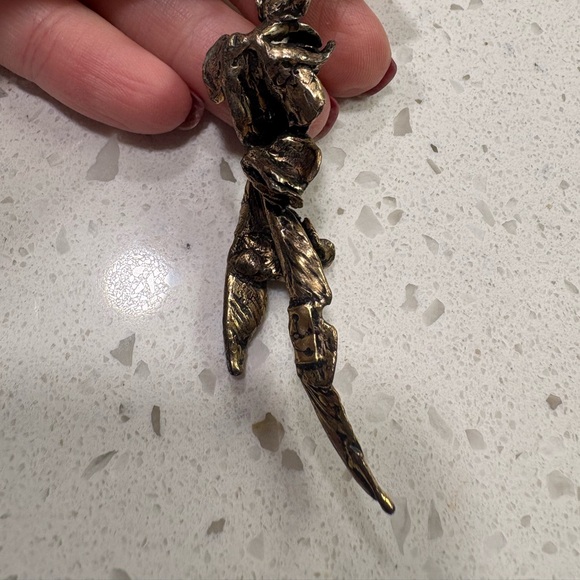 ** SOLD**Single Vintage Elegant Gold Floral Drop Earring - Picture 4 of 5